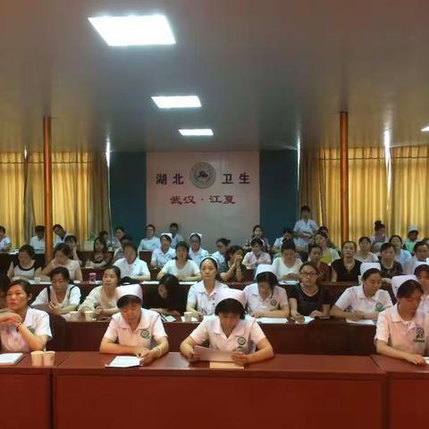 加强业务培训，提高护理工作质量