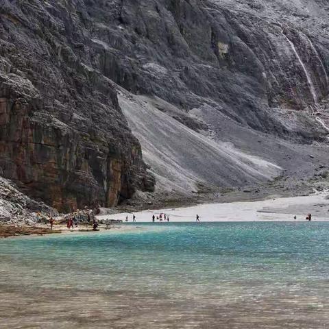 来一场说走就走的旅行，去不同的地方，感悟不同的人生，出去走走，世界不只是只有你！