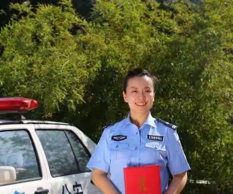 记市中区十佳女民警石琳