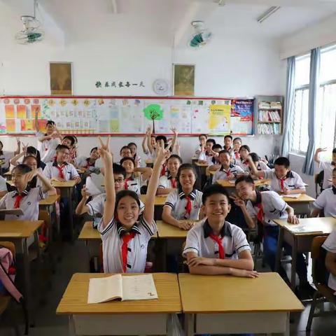 2019.4.29新兴县实验小学六年级4班留影