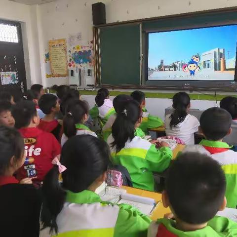 临潼区实验小学组织师生观看垃圾分类宣传片