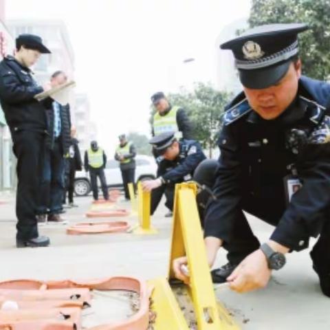 抚顺市城市管理局、抚顺市公安局交通管理局联合集中清理我市城区道路及公共场所内各种违法违规设立障碍物