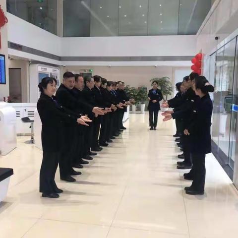 平湖支行网点服务规范演练促进业务发展