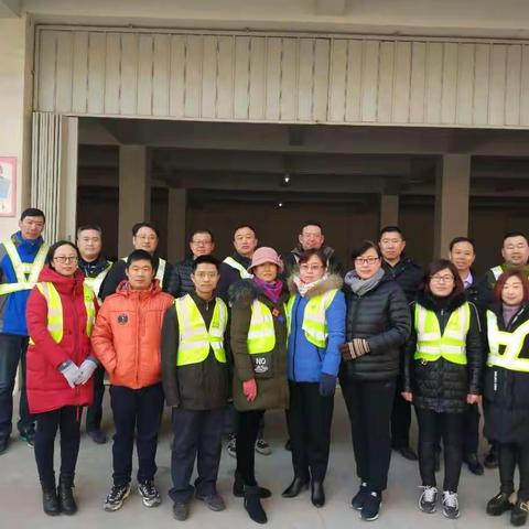 为孩子护航，我们在路上——记德润七年级六班家长执勤