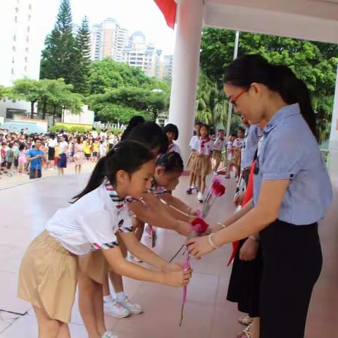 鲜花赠园丁 童心谢师恩——惠州市第一小学感恩活动情暖教师节