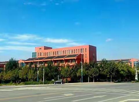 全员参与培训，共同促进创新教育全面发展——记巩义一高零一创客工作室专题培训活动（一）