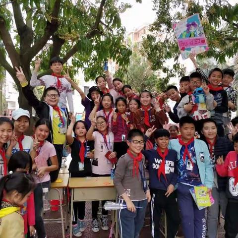 学雷锋，我们在行动——东河小学“爱心小雷锋，快乐大奉献”爱心义卖活动