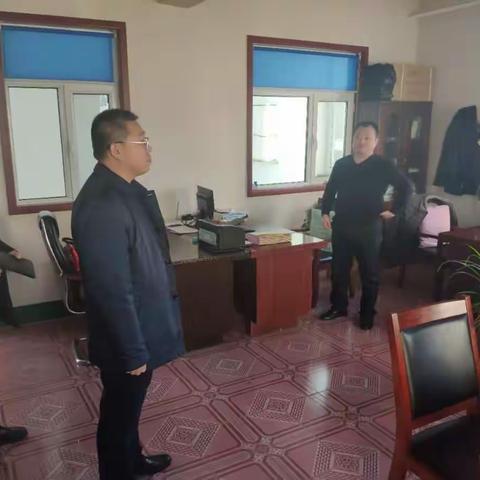 局领导李杰带队抽查机关科室工作纪律