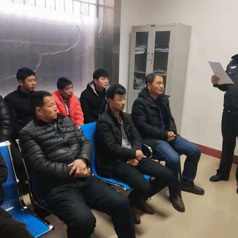 太白大队利用窗口阵地开展交通安全宣传工作