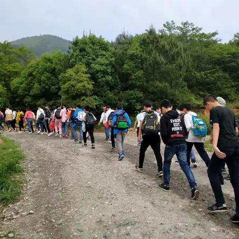 人比山高，脚比路长——城东学校毅行云阳山