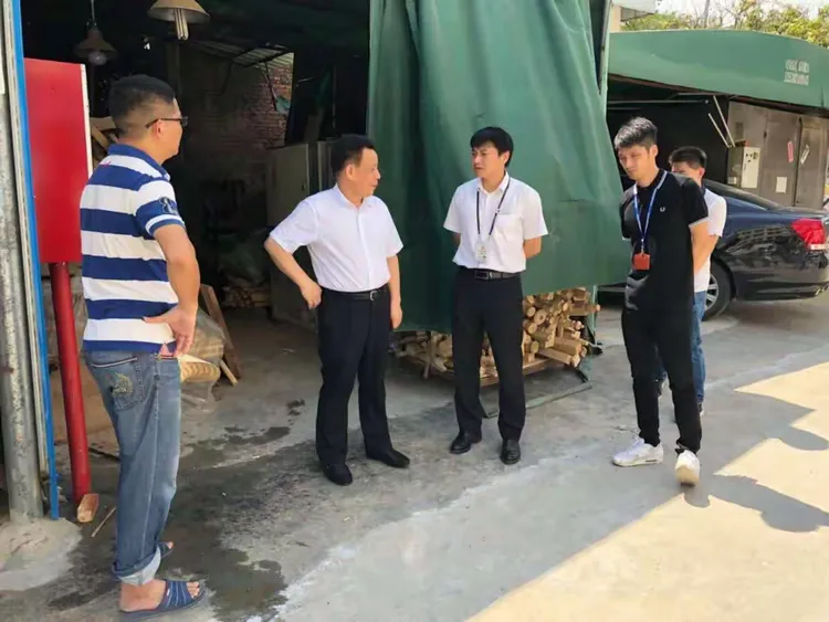 6月4日上午，街道党工委副书记、办事处副主任王寿昌同志带领街道安监办监察组三组、龙东社区安全办等