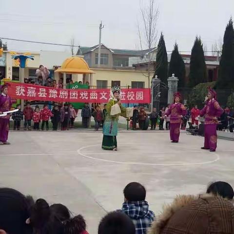 戏曲走进校园活动报道                      ——弘扬传统文化，品味戏曲魅力