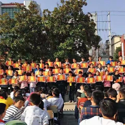 拼搏终无悔       爱拼才会赢                   ——达城中学期中考试表彰大会