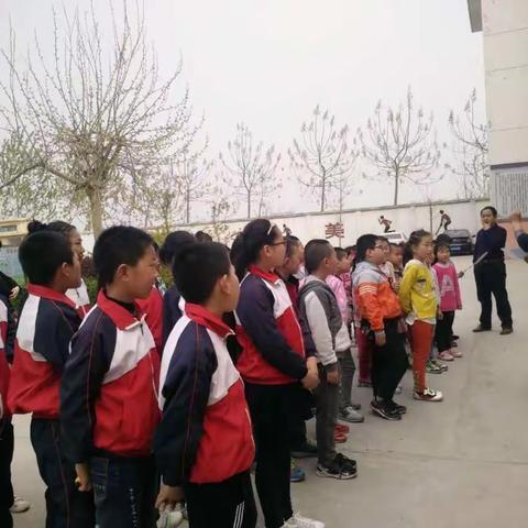 袁楼小学举行春季趣味运动会