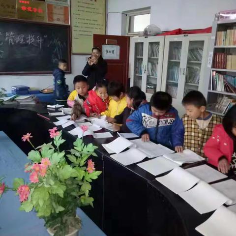 相互学习 共同提高——袁楼小学举行优秀作业展