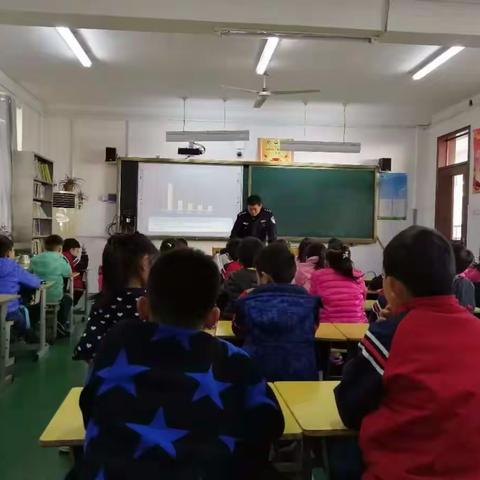 迎胜小学2017级5班校外辅导员进课堂—小学生交通安全知识学习