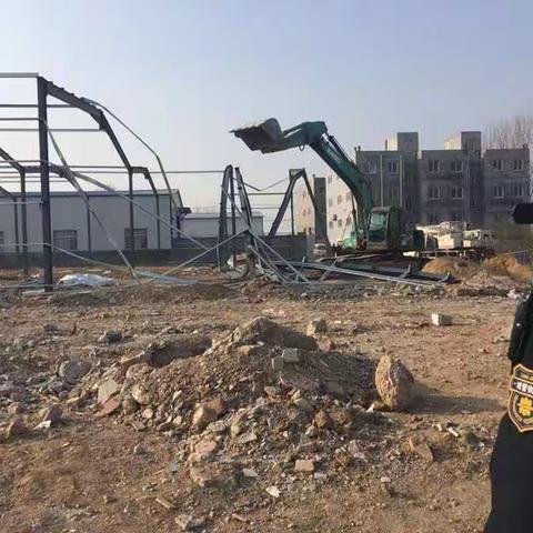 拆违拆临持续发力 2000余平米违建被拆除