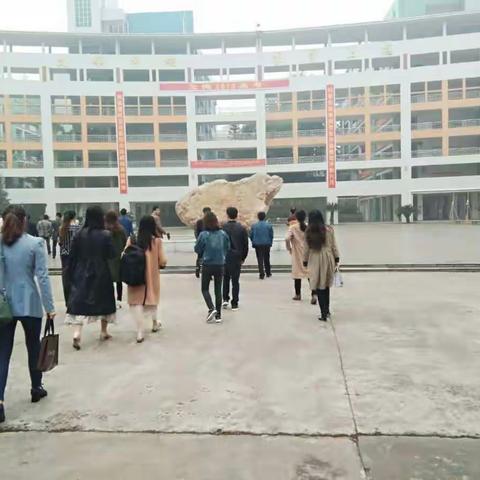 同课异构 高效课堂——记汝城一中第十届教研节校际交流研讨活动暨四月份主题党日活动