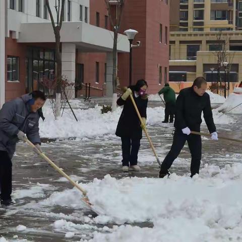 【清雪在行动——1月6日】众志成城，为学子清出安全上学通道！