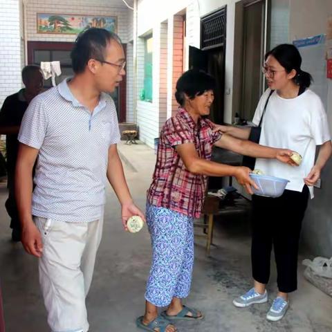 扶贫路上：情深意浓包子香                        ---城关街道办 刘建欣