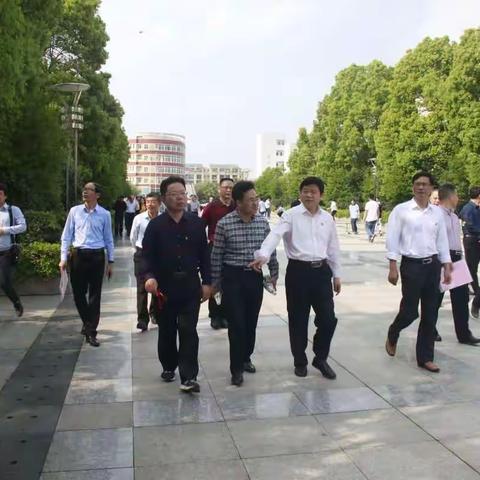 市委教育工委书记邝先元一行莅临会昌中学指导党建工作