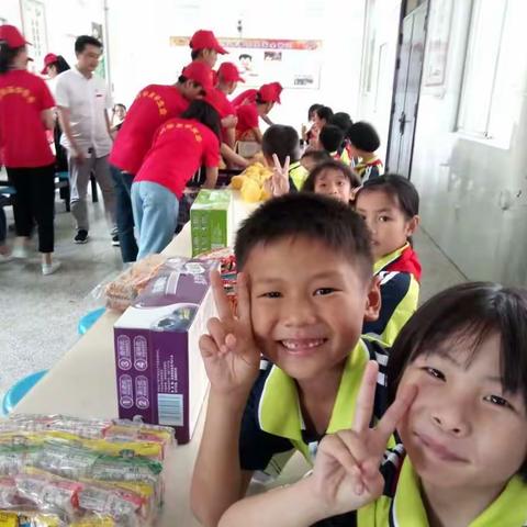 江西中医药高等专科学校为我校“庆六一、送关爱”