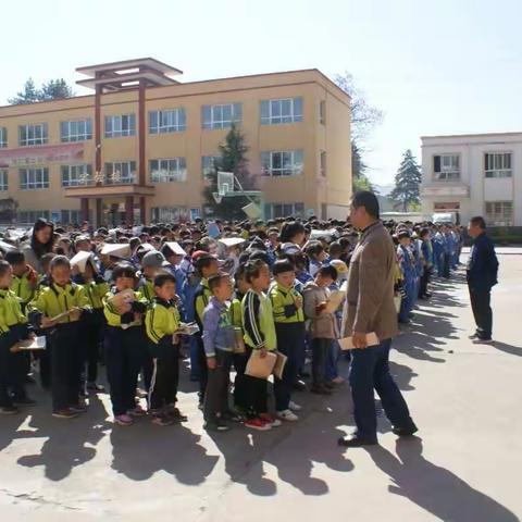 开展应急疏散演练，构建平安和谐校园        ---皂郊中学进行校园安全应急疏散演练