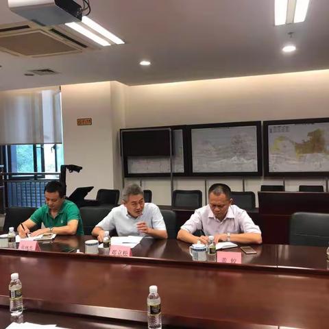 市政府秘书长、市政府办公厅党组书记、办公厅主任邓立松同志到市信息中心调研指导工作