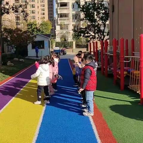 幼吾幼教育|幼儿园开展体能课，仅仅是为了增加孩子体能锻炼？没有这么简单！