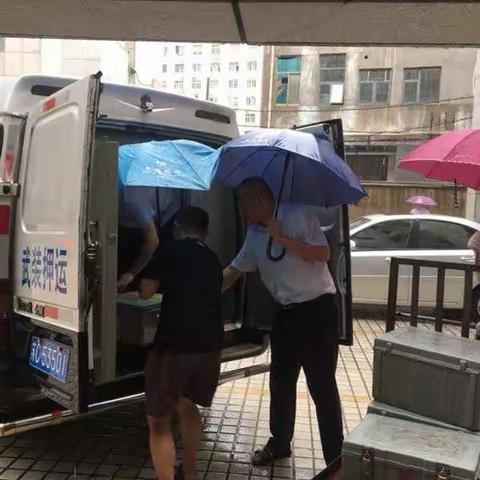 战恶劣天气 保库款平安