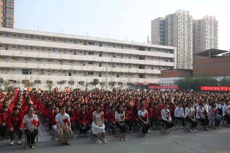 宜阳县实验二高2018—2019学年开学典礼暨表彰大会