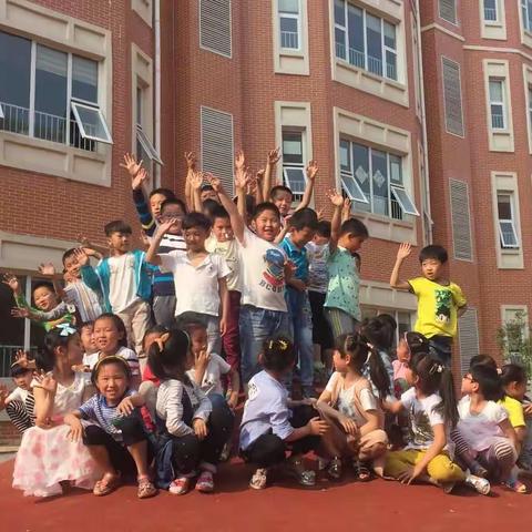 【枣庄市实验小学】三年级（8）班 We are family！