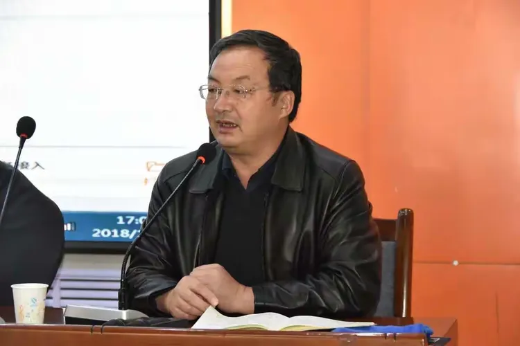 凉州区初中数学名师查寿堂工作室邀请武威六中蔡国瑛校长做中学数学