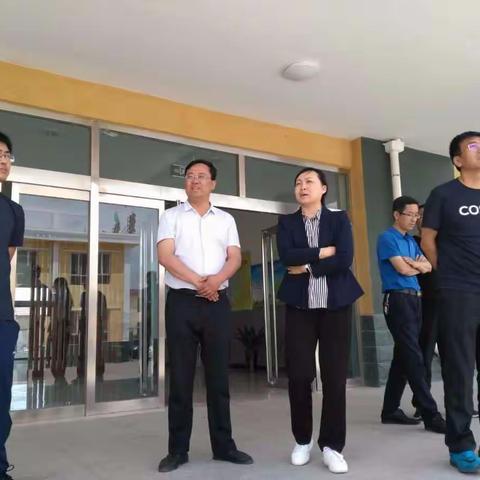 政府副县长张海波一行到东辛庄学校考察指导工作