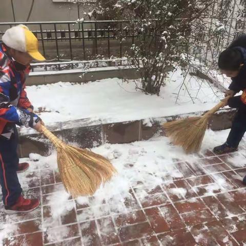 大观园街道经二路计生协会组织社区少年儿童开展“铲冰扫雪”志愿服务活动