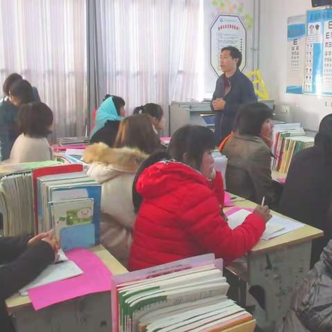 八年级五班班主任王崇友教授家长会上的潇洒讲话。