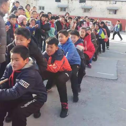 【仁风镇中心小学】学校组织“庆元旦”拔河比赛