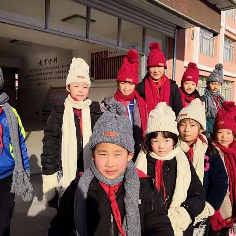【仁风镇中心小学】开展“青春扶贫·益暖济阳”青少年暖冬行动，向留守儿童发放暖冬物资