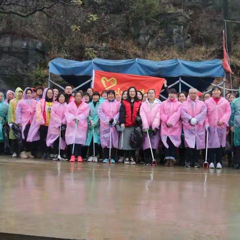 小关镇开展“扮靓蝴蝶谷”志愿服务活动