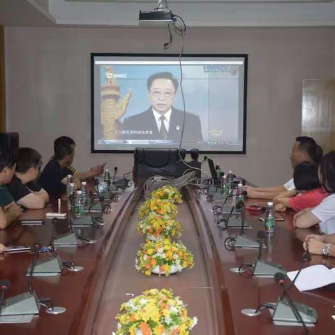 省平山医院党员干部集体收看2018年第五期“两学一做”电视夜校