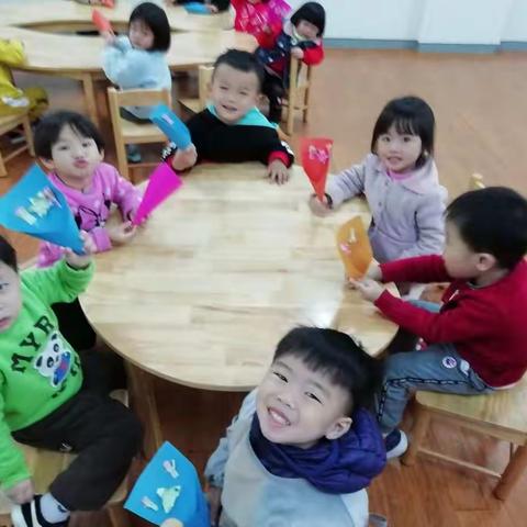 培英实验幼儿园 乖巧宝宝，浓情蜜蜜献爱心——“三八”节日教育活动
