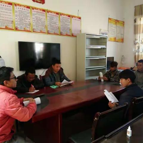 镇康县忙丙中学分村组织初职班学生学习