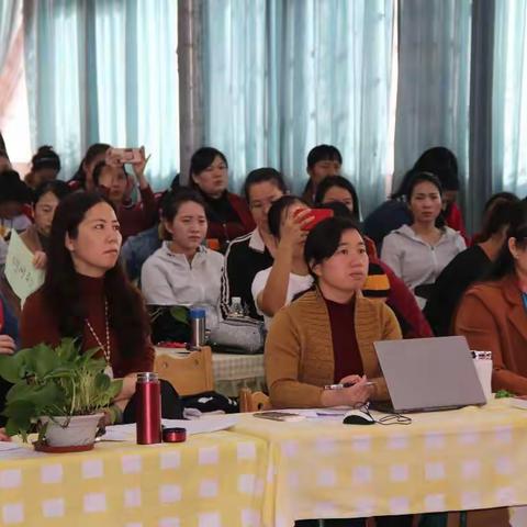 2018年海南师范大学附属幼儿园主班竞岗（首轮）