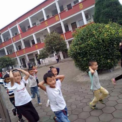 大流乡大岳庄小学安全疏散演练