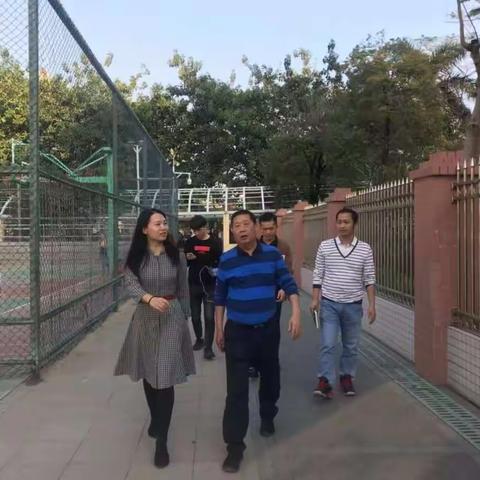 凤凰街道党工委委员张玉琴到塘尾社区综合性文化服务中心进行实地检查参观
