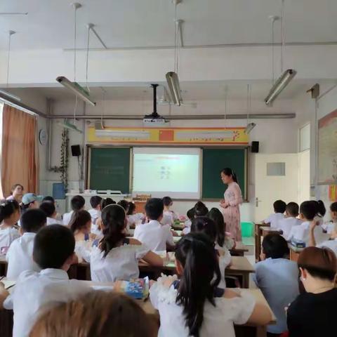 我请爸妈进课堂——记和平小区小学家长开放周活动