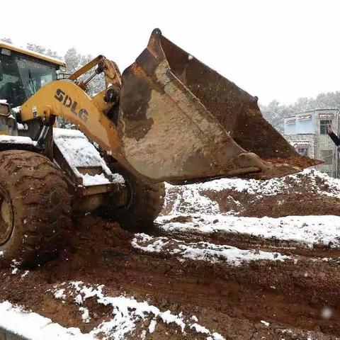 “雪战”工地——城西主干道建设工地掠影