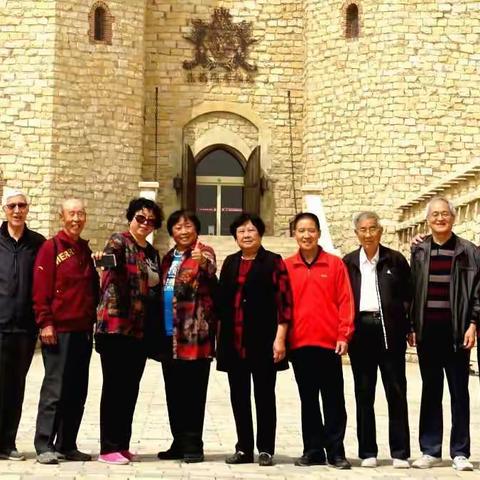 空竹老友的欢声笑语洒满城堡酒庄