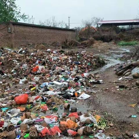 对张里店村积存垃圾通报