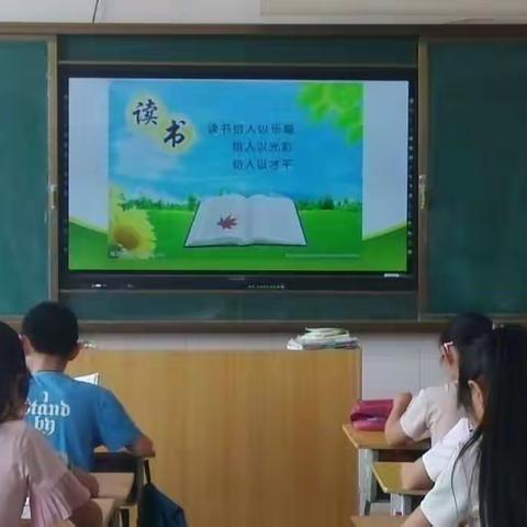 “沐浴书香 伴我成长”                           ——记万红小学读书月活动